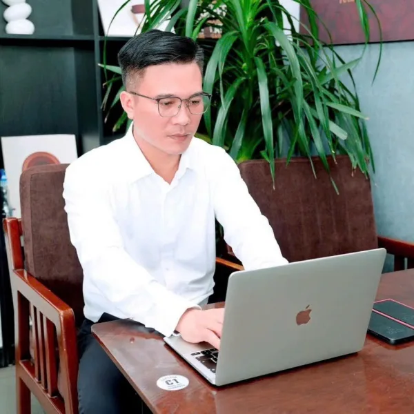 Ảnh chân dung Trần Đình Tứ